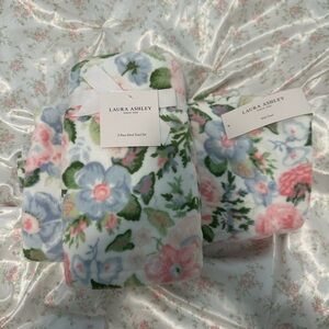 NWT Laura Ashley Floral Bath Towel and 2 Piece Hand Towel Set